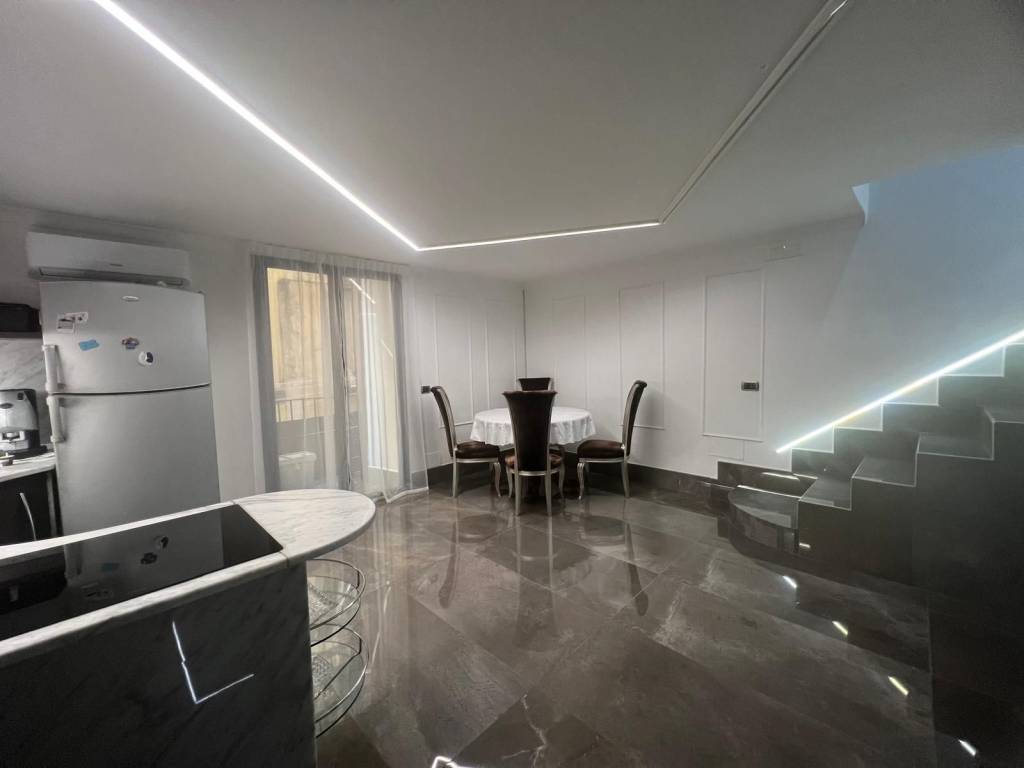 appartamento in vendita a Napoli in zona San Ferdinando