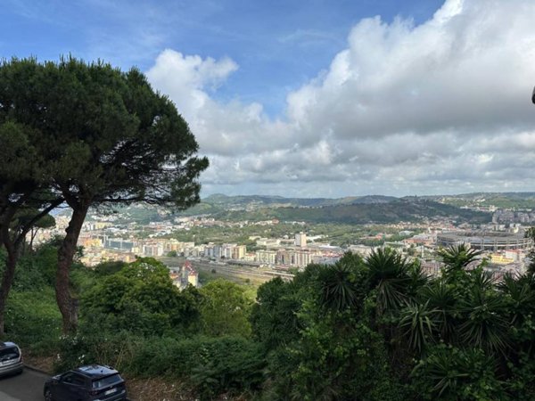 appartamento in vendita a Napoli in zona Posillipo