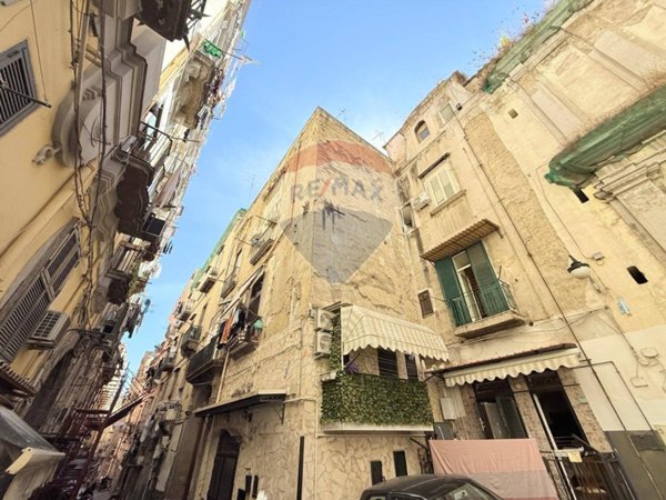 appartamento in vendita a Napoli in zona Chiaia