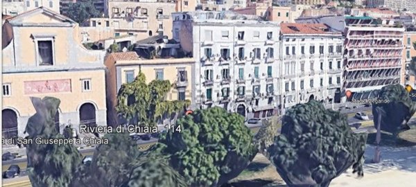 appartamento in vendita a Napoli in zona Chiaia