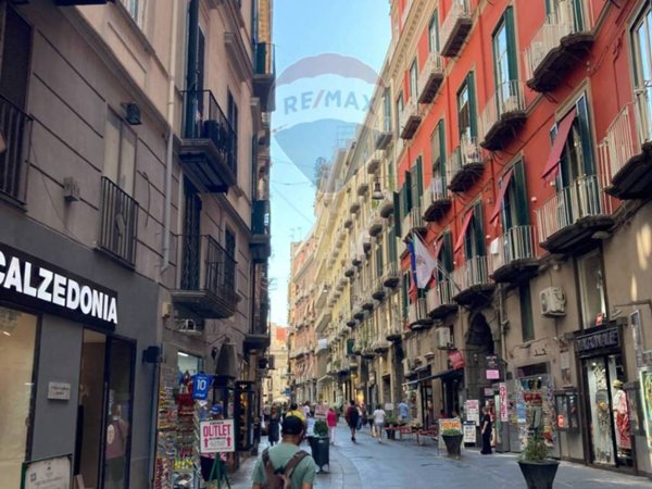 appartamento in vendita a Napoli in zona Chiaia