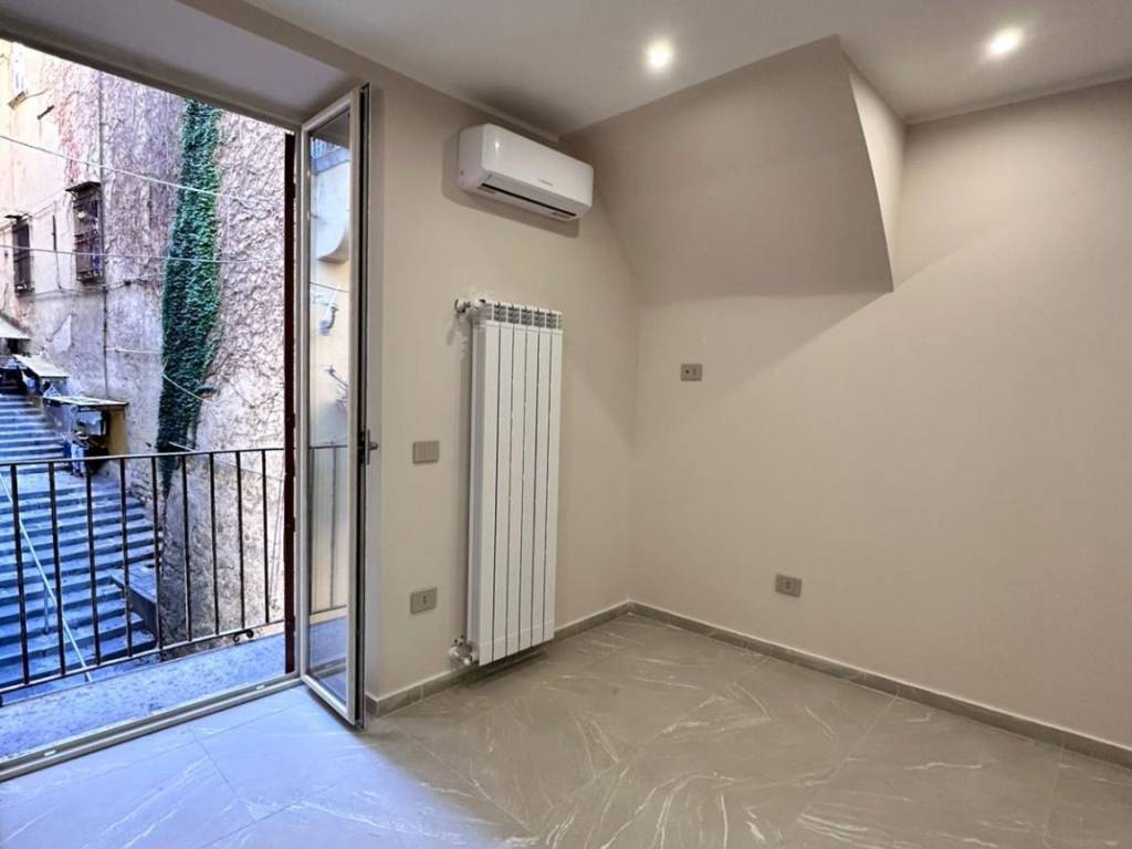 appartamento in vendita a Napoli in zona Chiaia
