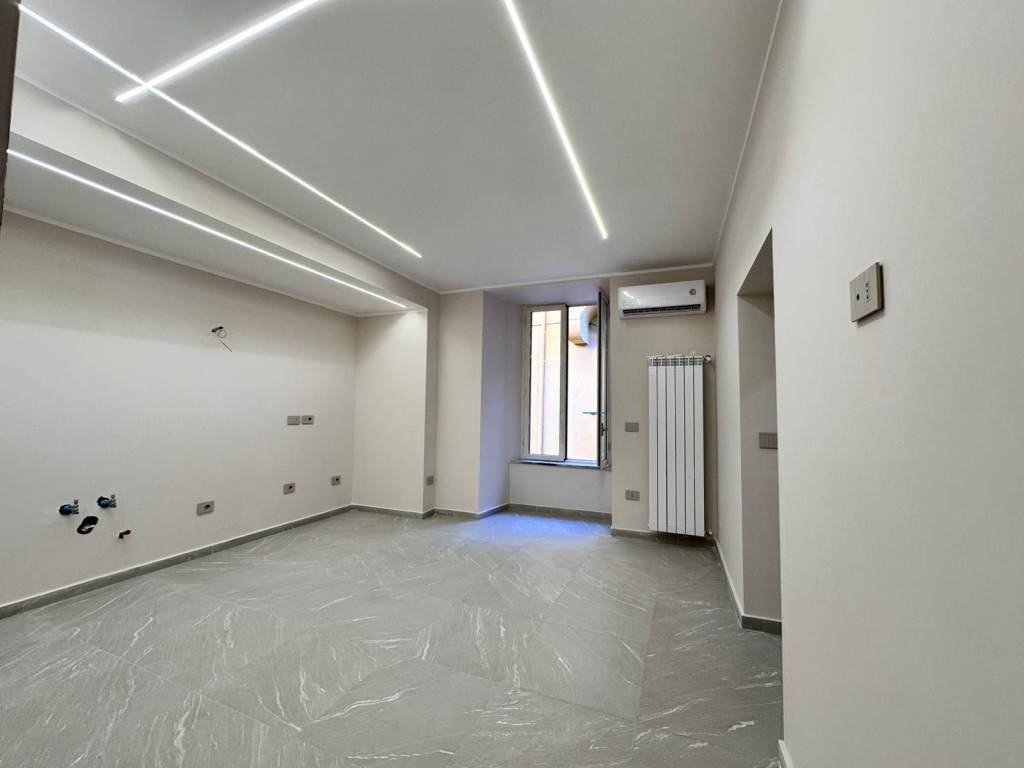 appartamento in vendita a Napoli in zona Chiaia