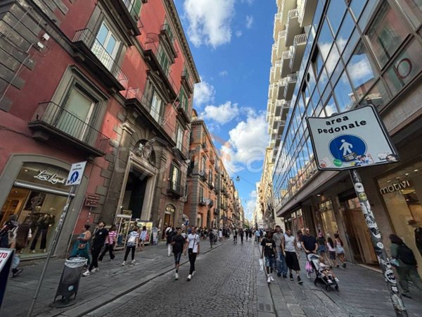 locale commerciale in vendita a Napoli in zona Montecalvario