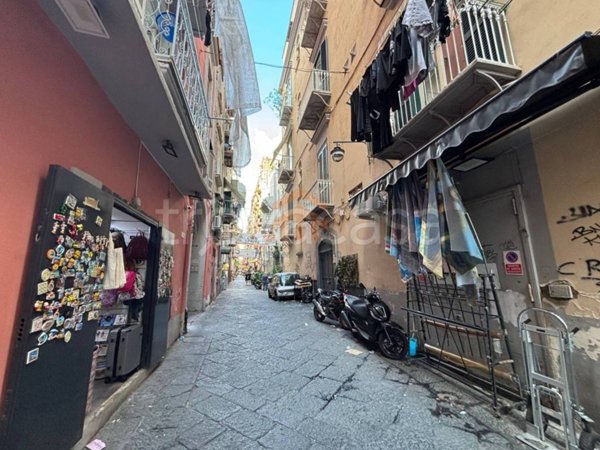 locale commerciale in vendita a Napoli in zona Montecalvario