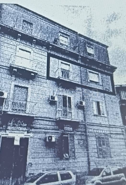 appartamento in vendita a Napoli in zona San Carlo all'Arena