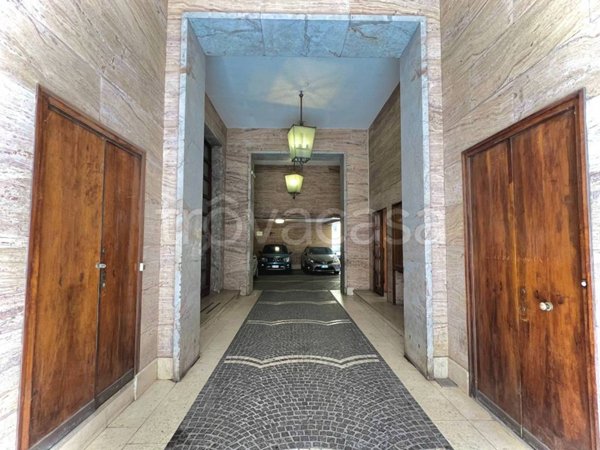 locale commerciale in vendita a Napoli in zona Montecalvario