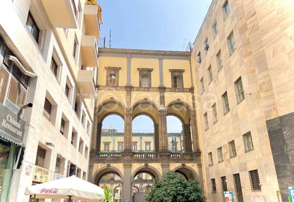 locale commerciale in vendita a Napoli in zona Montecalvario