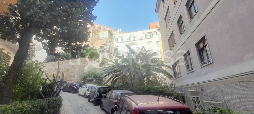 appartamento in vendita a Napoli in zona Chiaia