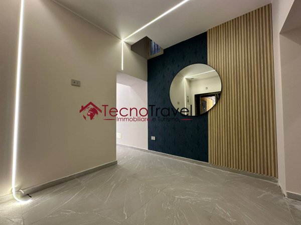 appartamento in vendita a Napoli in zona Chiaia
