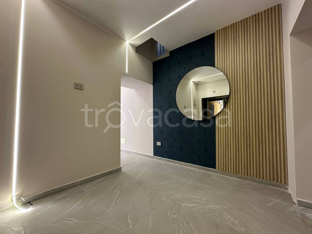 appartamento in vendita a Napoli in zona Chiaia