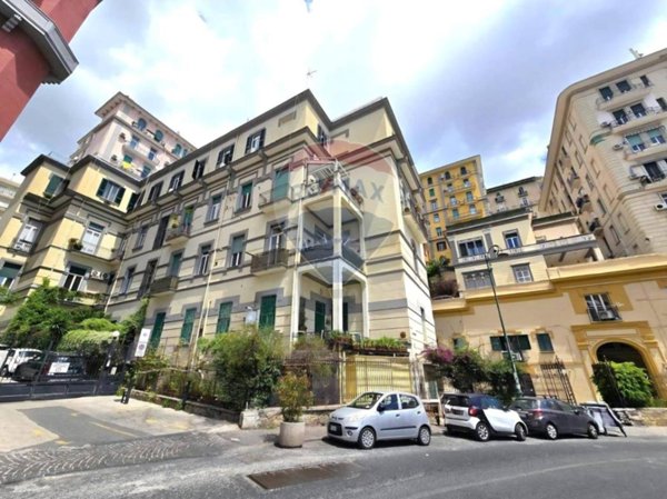 appartamento in vendita a Napoli in zona Chiaia