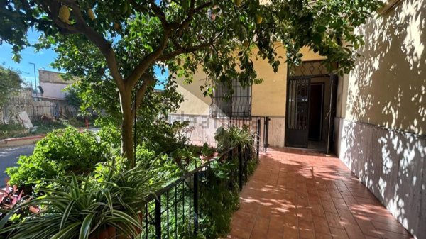 appartamento in vendita a Napoli in zona Barra