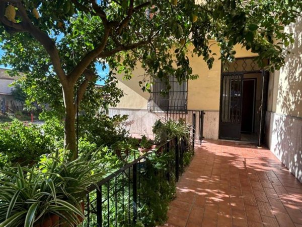 appartamento in vendita a Napoli in zona Barra