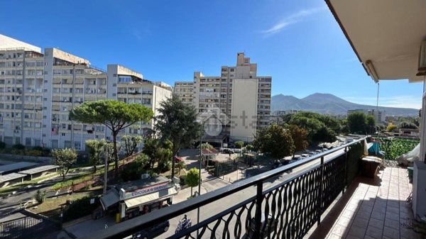 appartamento in vendita a Napoli in zona Barra