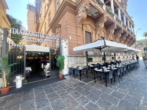 negozio in vendita a Napoli in zona Chiaia