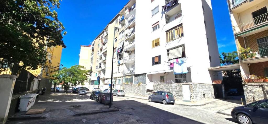 appartamento in vendita a Napoli in zona Fuorigrotta