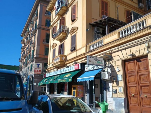 appartamento in vendita a Napoli in zona Fuorigrotta
