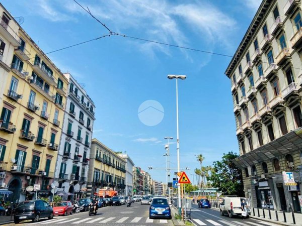 appartamento in vendita a Napoli in zona Chiaia