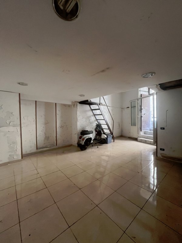 appartamento in vendita a Napoli in zona Stella