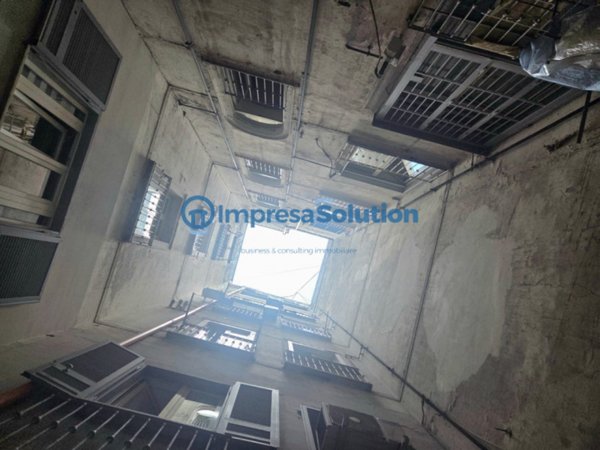 appartamento in vendita a Napoli in zona Porto