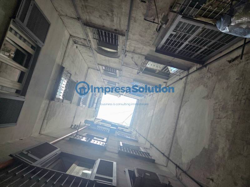 appartamento in vendita a Napoli in zona Porto
