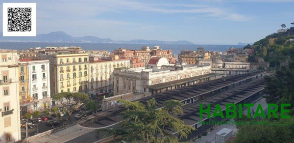 appartamento in vendita a Napoli in zona Chiaia