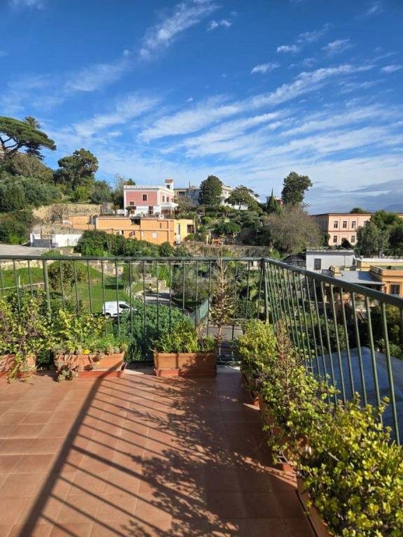 appartamento in vendita a Napoli in zona Posillipo