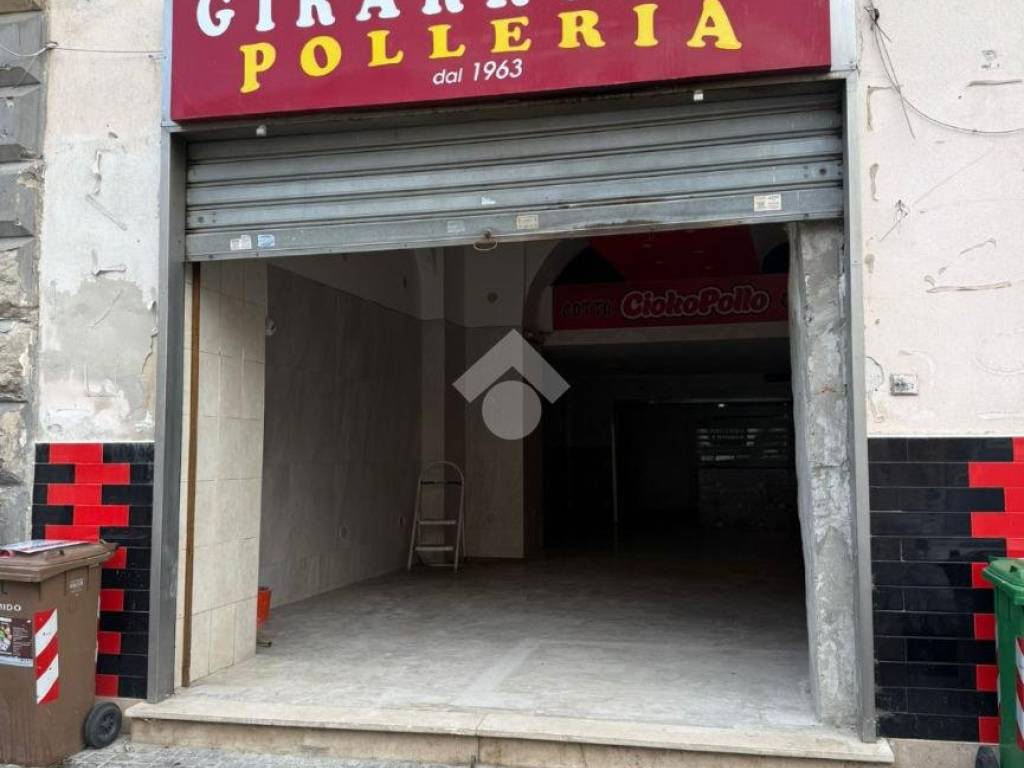 negozio in vendita a Napoli in zona San Giovanni a Teduccio