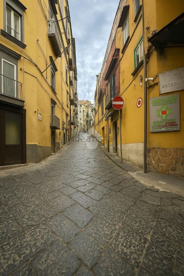 appartamento in vendita a Napoli in zona Stella