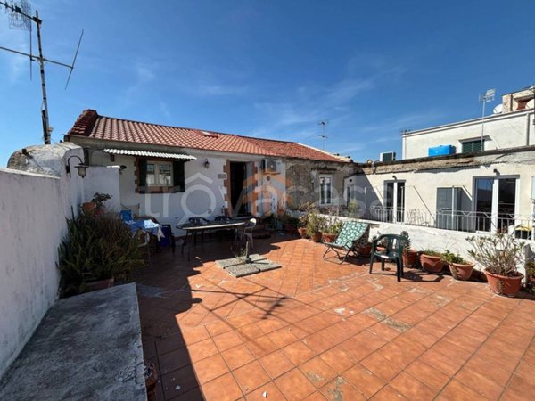 appartamento in vendita a Napoli in zona Porto