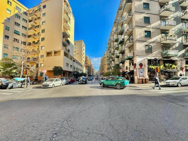 negozio in vendita a Napoli in zona Vomero