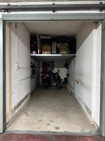 negozio in vendita a Napoli in zona Zona Industriale-Ferrovia