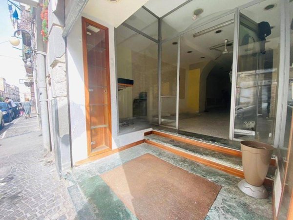 negozio in vendita a Napoli in zona San Giovanni a Teduccio