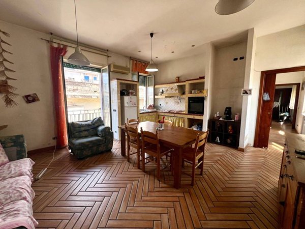 appartamento in vendita a Napoli in zona Poggioreale