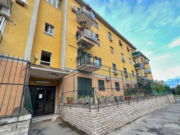 appartamento in vendita a Napoli in zona Soccavo