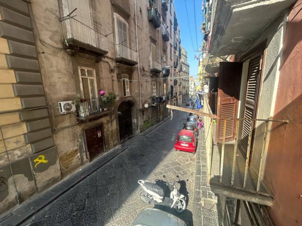 appartamento in vendita a Napoli in zona Mercato