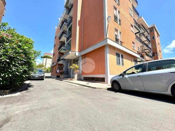 appartamento in vendita a Napoli in zona Bagnoli