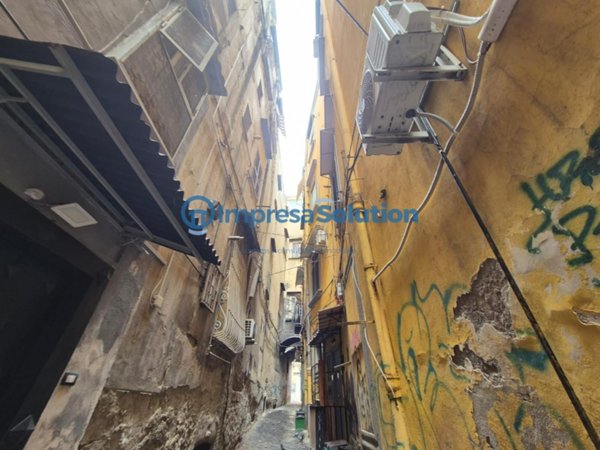 appartamento in vendita a Napoli in zona San Lorenzo