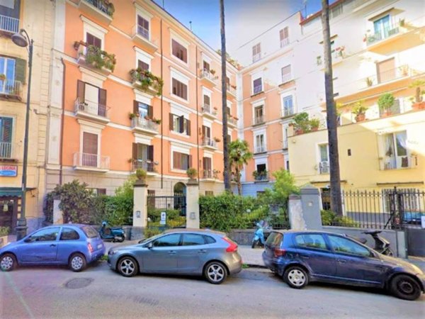 appartamento in vendita a Napoli in zona Chiaia