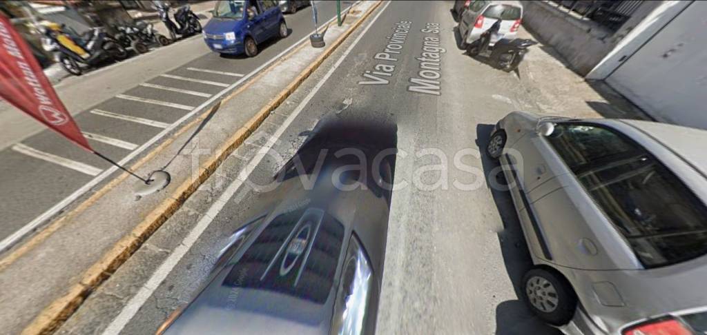 locale commerciale in vendita a Napoli in zona Pianura