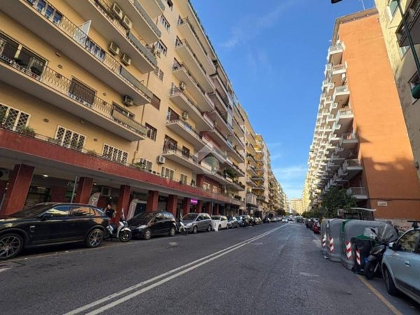 negozio in vendita a Napoli in zona Vomero