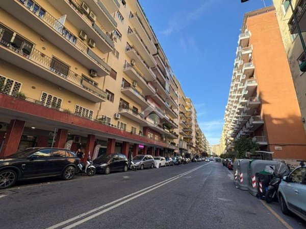 negozio in vendita a Napoli in zona Vomero