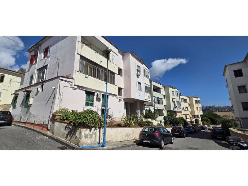 appartamento in vendita a Napoli in zona Bagnoli