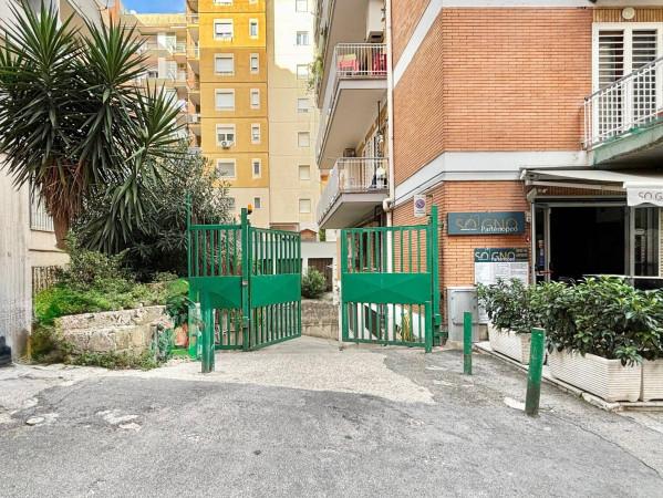 negozio in vendita a Napoli in zona Chiaia
