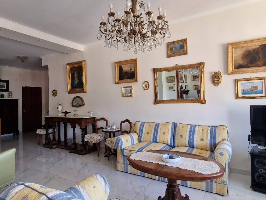 appartamento in vendita a Napoli in zona Arenella