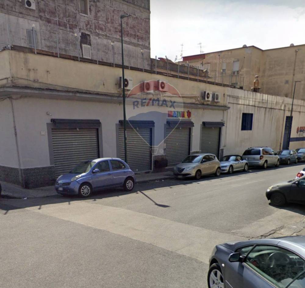 locale commerciale in vendita a Napoli