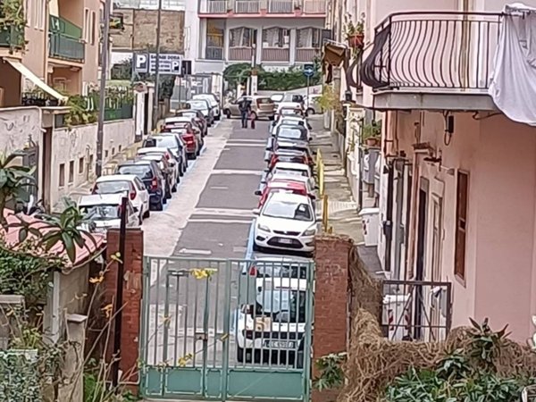 locale commerciale in vendita a Napoli in zona Vomero