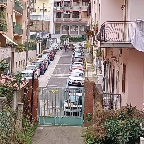 locale commerciale in vendita a Napoli in zona Vomero