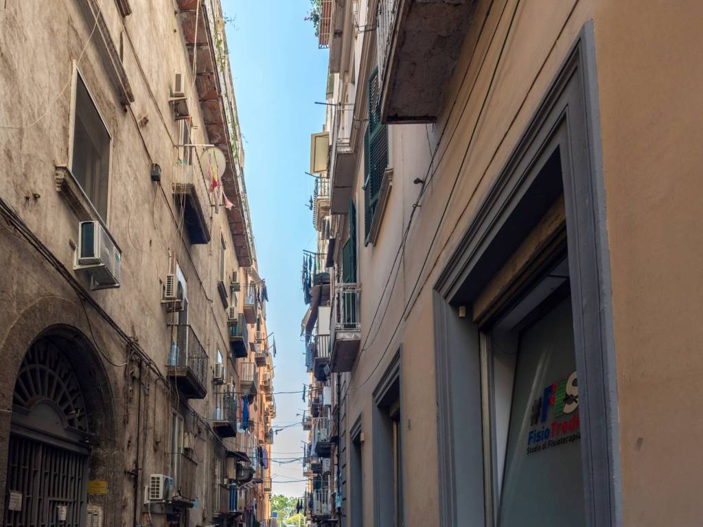 appartamento in vendita a Napoli in zona Chiaia
